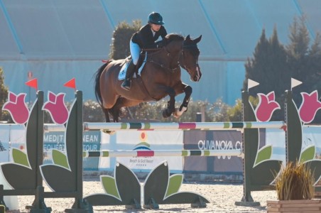 Millie Vlasov and Etoc HBC went double clear in the 1.40m CSI1* at the Oliva Nova Mediterranean Equestrian Winter Bronze Tour.