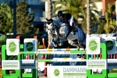 Millie jumps 1.30m with her “pocket rocket” Gulliver du Chȇne.